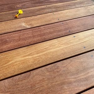 terrasse bois en ipe avec une fléchette