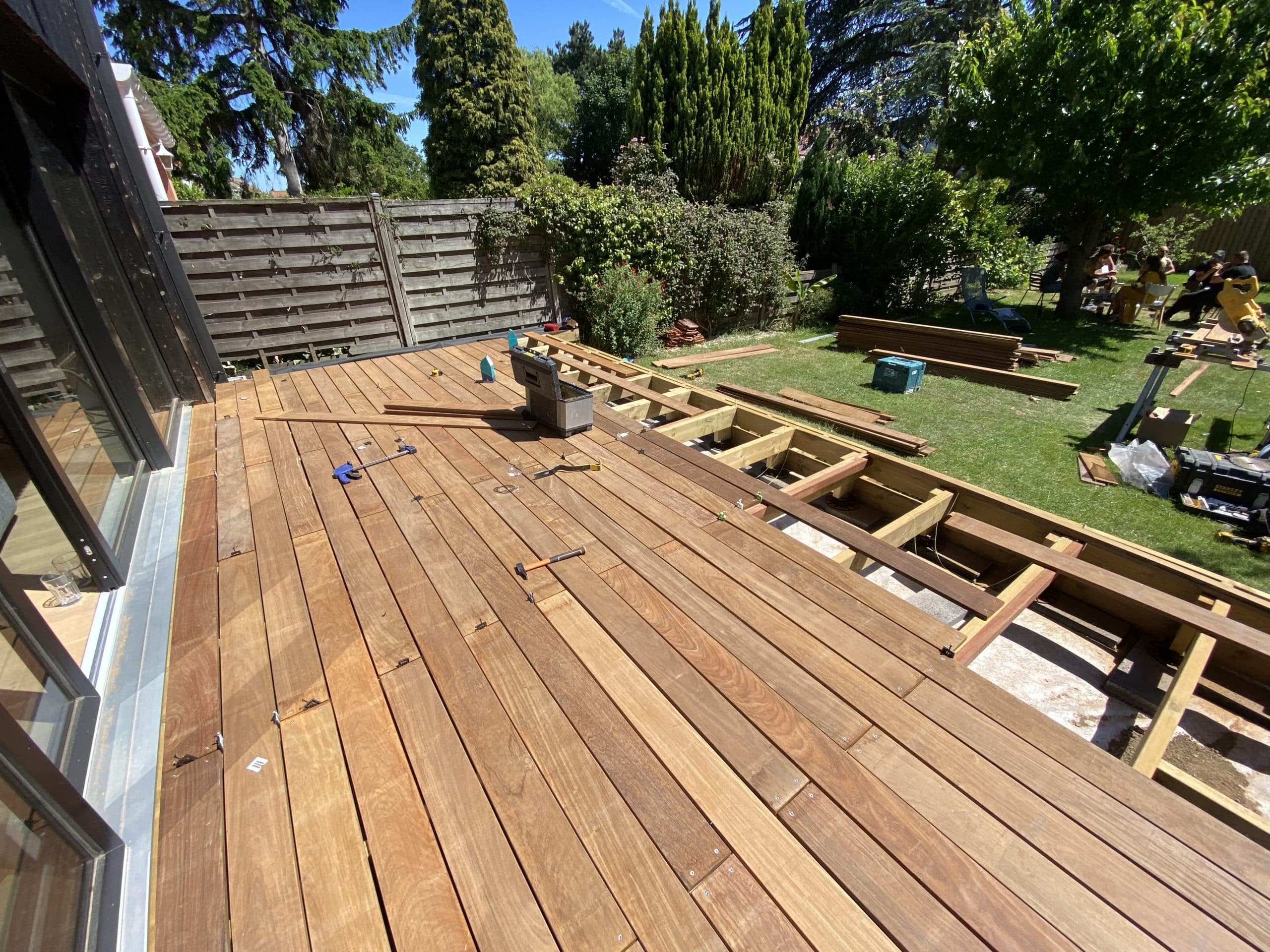 terrasse en cours d'assemblage