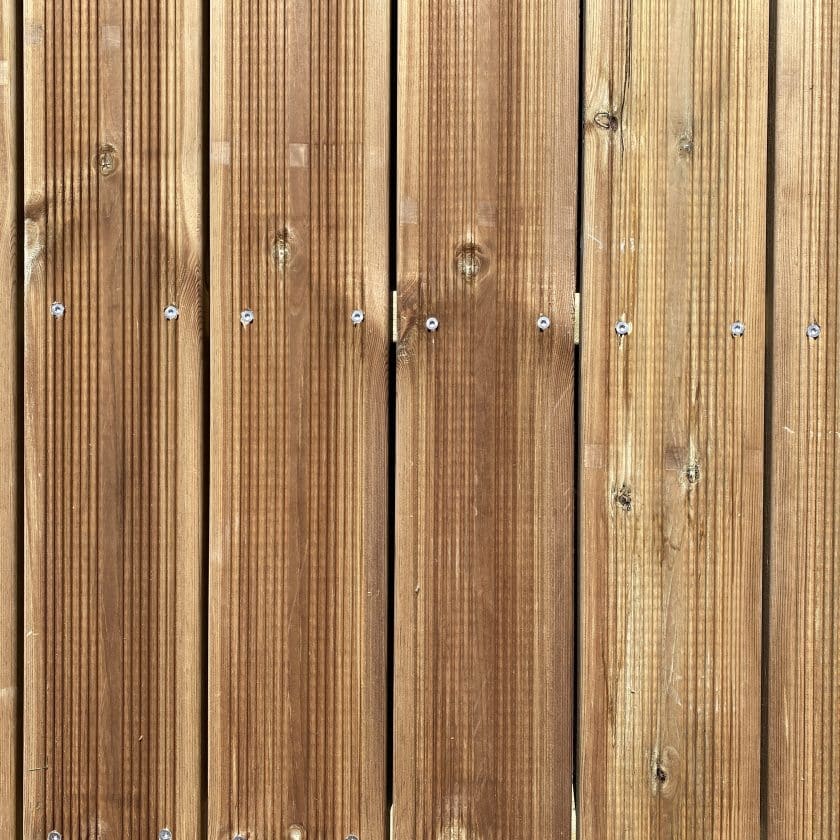 terrasse bois en pin sylvestre traité autoclave brun côté rainuré