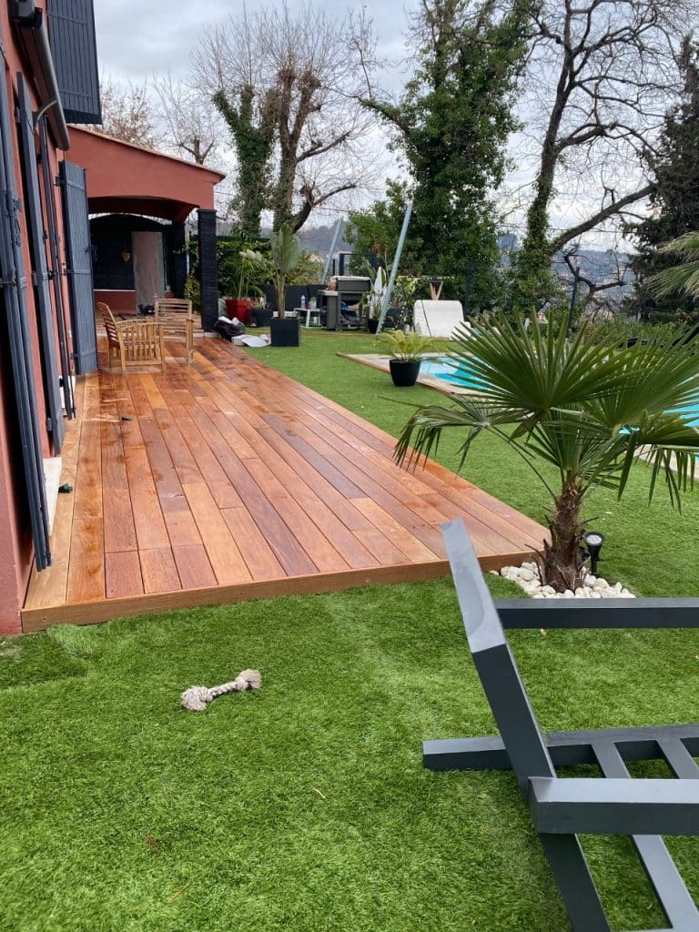 terrasse en bois jatoba avec piscine