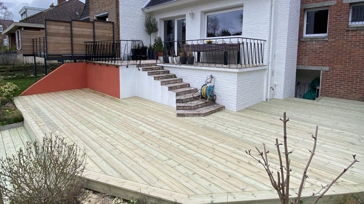 Éviter les échardes sur une terrasse en bois.