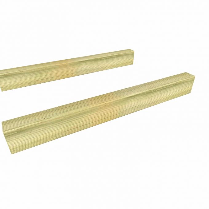 Deux lames de terrasse en pin sylvestre autoclave classe 3 avec rainures sur fond blanc