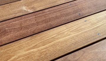 Quel est l’espacement entre les planches de la terrasse en bois?