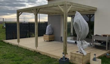 Rafraîchir naturellement une terrasse en bois exposée au soleil