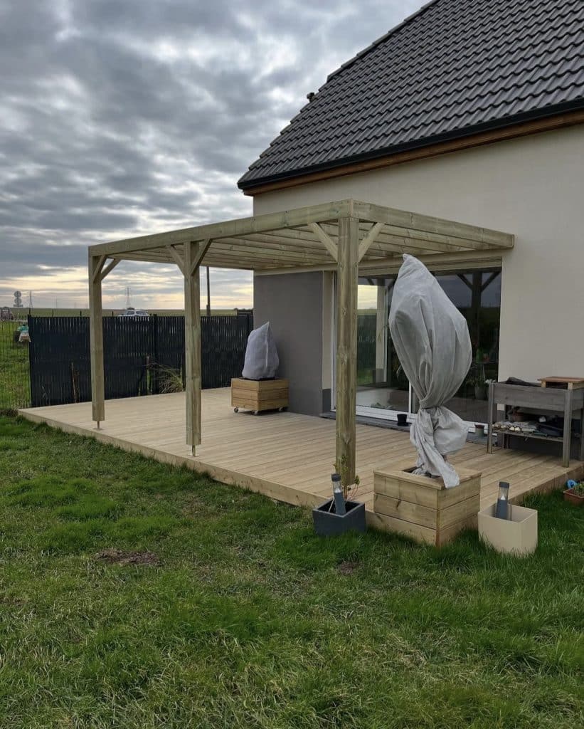 Terrasse et pergola en bois, rafraîchir grâce à une pergola en bois