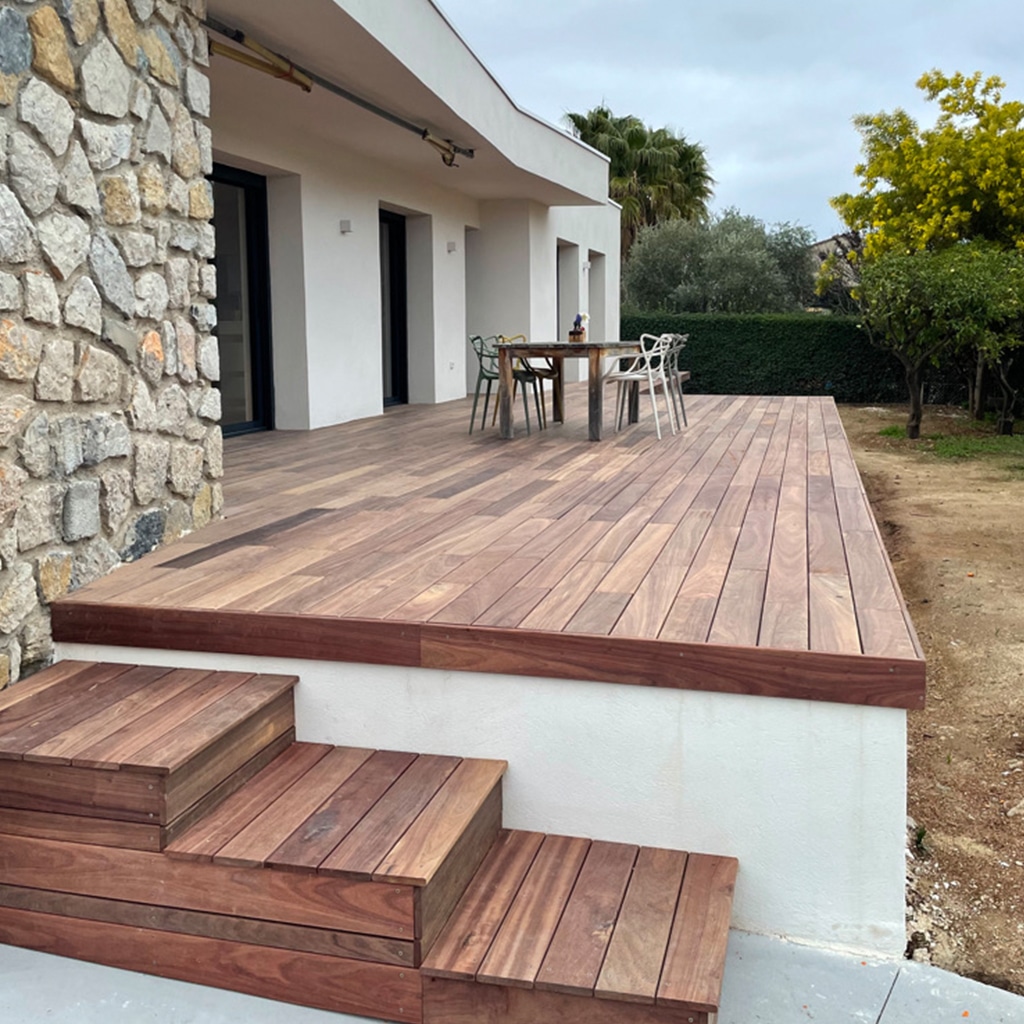 Terrasse en bois exotique padouk rouge orangé